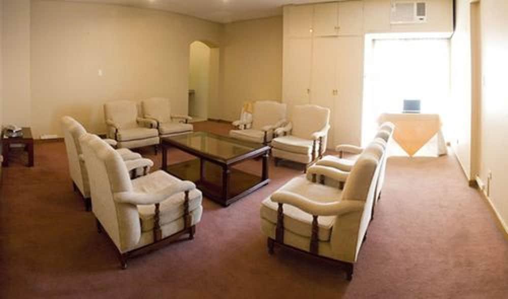 Provincial Plaza Hotel 살타 외부 사진